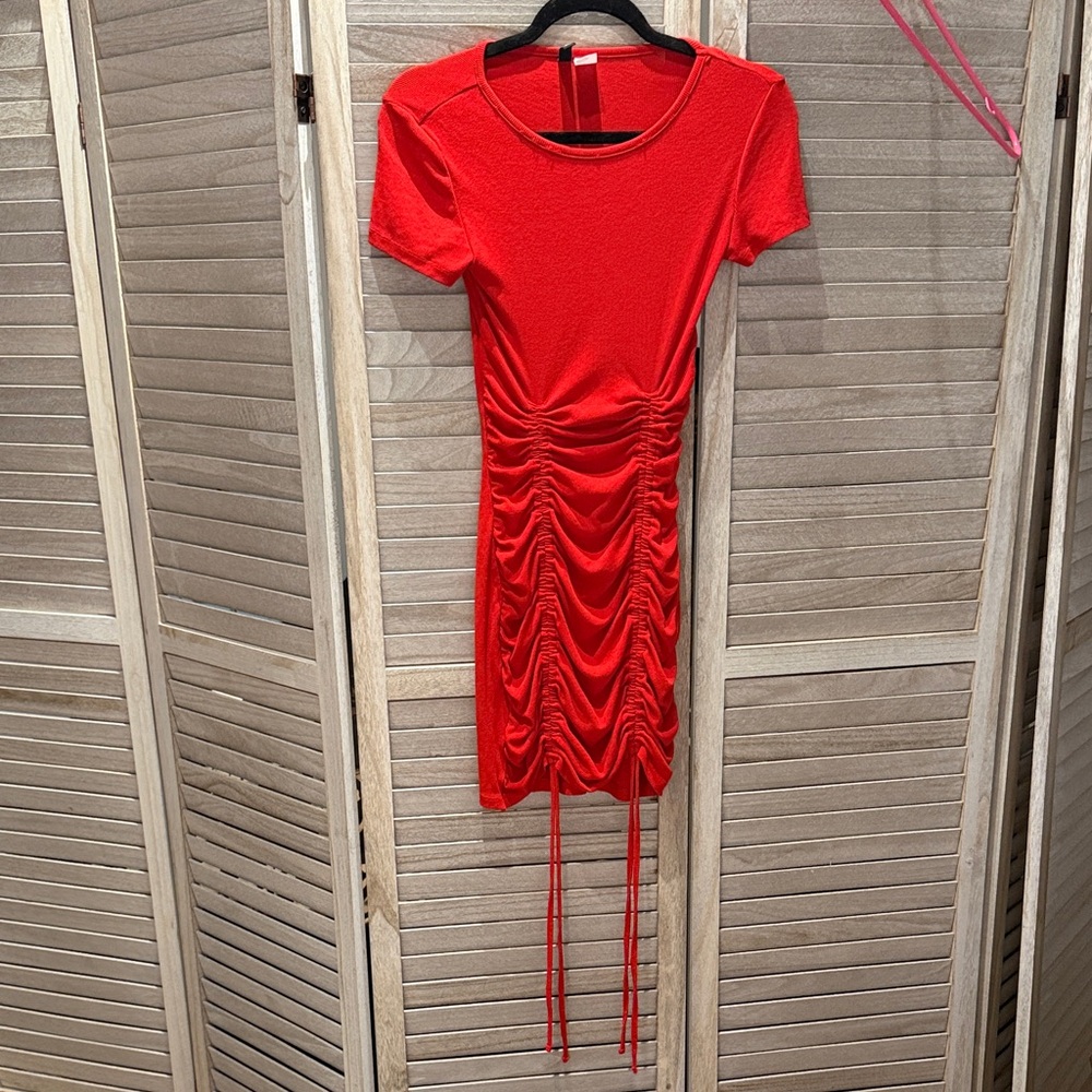 Divided Red Ruched Short-Sleeve Mini Dress - Picture 6 of 8